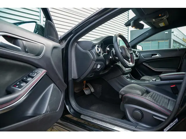 Mercedes-Benz GLA GLA 180 2019 Benzine 4