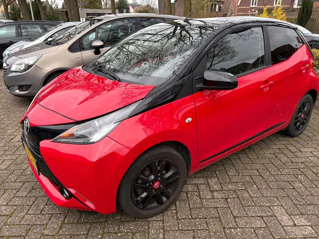 Toyota Aygo 1.0 VVT-i x-cite 2017 Benzine 2