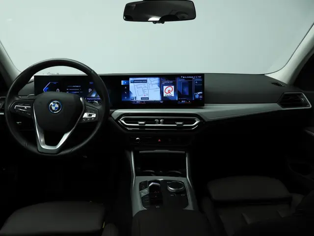 BMW 3 Serie Touring 320e 2023 Hybride Benzine 10
