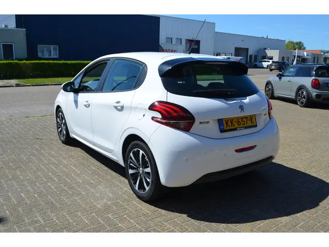 Peugeot 208 1.2 PureTech Blue Lion 2016 Benzine 6