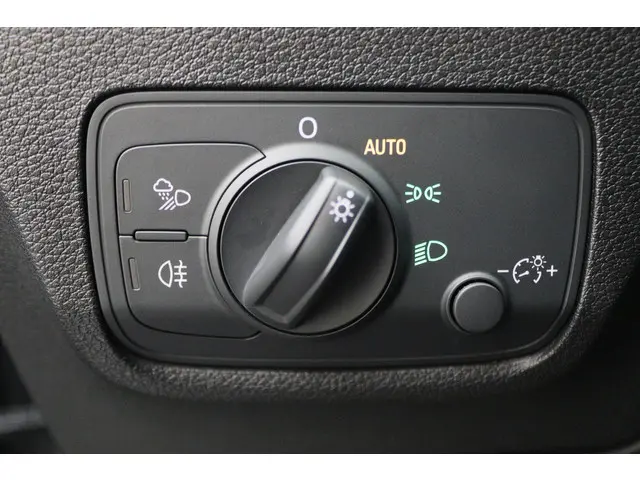 Audi Q2 30 TFSI S Edition 2020 Benzine 32