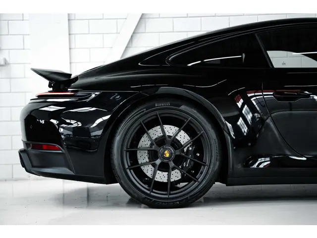 Porsche 911 Carrera GTS 2025 Benzine 9