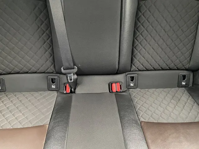 Toyota C-HR 1.8 Hybrid Executive 2018 Hybride Benzine 29