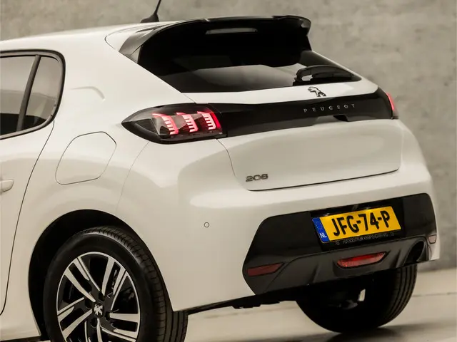 Peugeot 208 1.2 PureTech Allure Sport 2023 Benzine 13