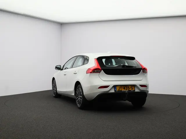 Volvo V40 2.0 T2 Nordic+ 2016 Benzine 18