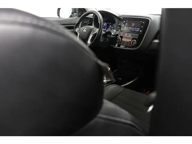 Mitsubishi Outlander 2.4 PHEV Pure 2019 Hybride Benzine 10