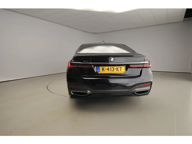 BMW 7 Serie 750i xDrive 2021 Benzine 3