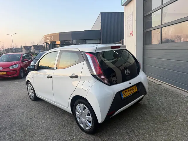 Toyota Aygo 1.0 VVT-i x-now 2016 Benzine 5