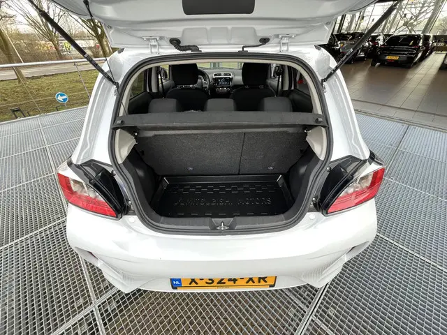 Mitsubishi Space Star 1.2 Dynamic 2024 Benzine 9