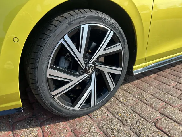 Volkswagen Golf 1.5 TSI eHybrid R-Line 2022 Benzine 27