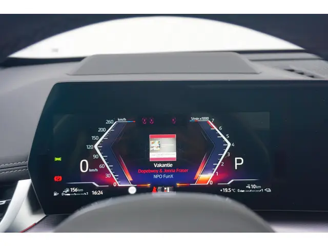 BMW X1 xDrive30e 2023 Hybride Benzine 12