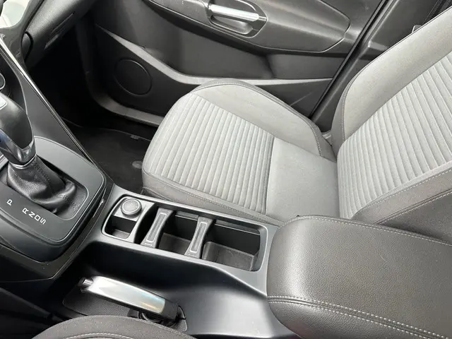 Ford C-MAX 1.5 Titanium 2018 Benzine 24