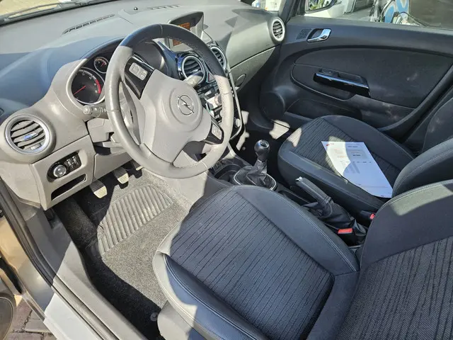 Opel Corsa 1.4-16V 2014 Benzine 16