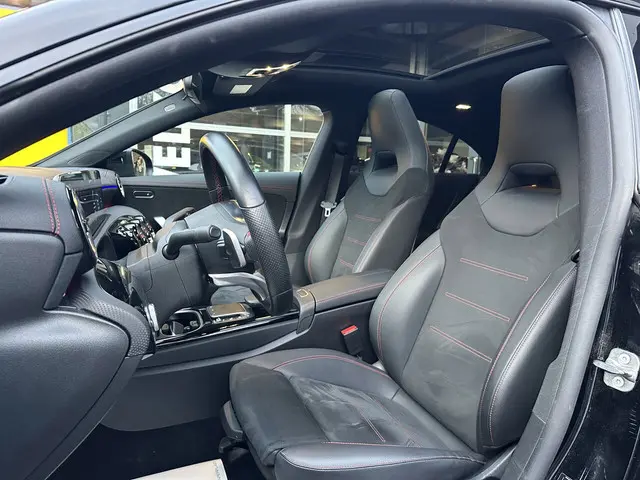 Mercedes-Benz CLA 250 e AMG Line 2022 Hybride Benzine 11