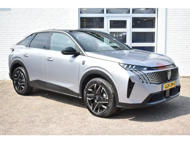Peugeot 3008 Hybrid 136 EAT6 GT 2024 Hybride Benzine 4