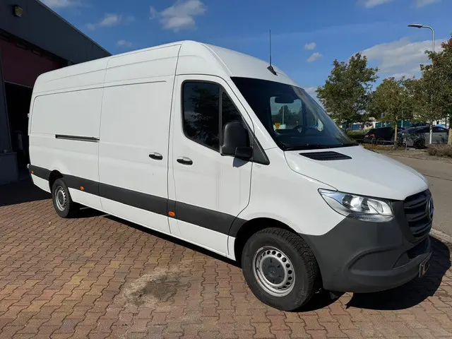Mercedes-Benz Sprinter 2