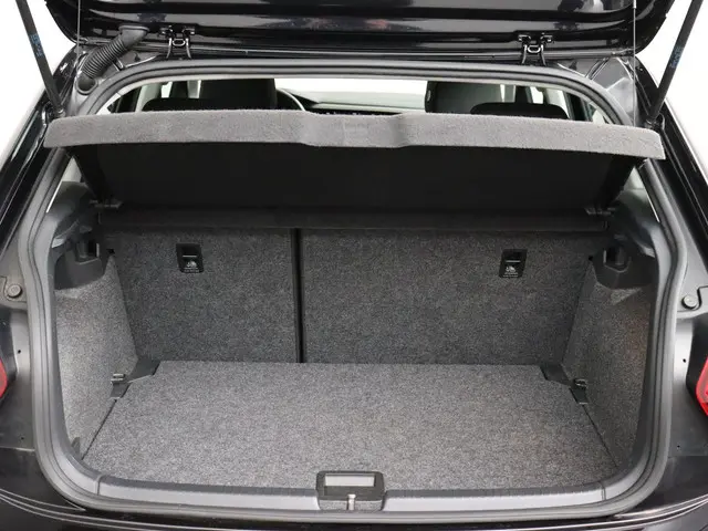 Volkswagen Polo 1.0 TSI Comfortline 2021 Benzine 8