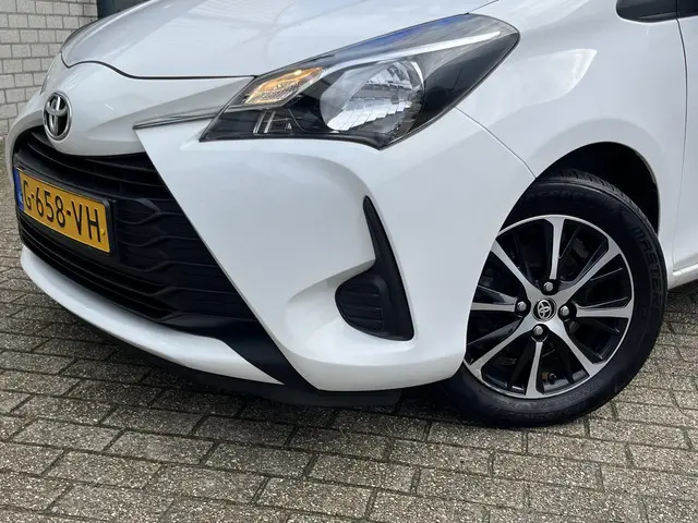 Toyota Yaris 1.0 VVT-i Connect 2019 Benzine 29