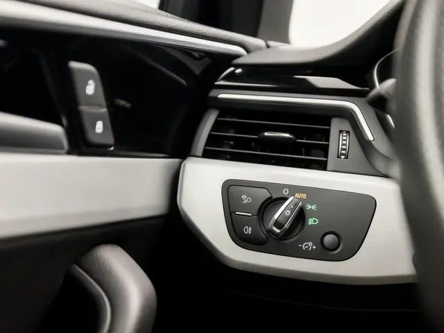 Audi A4 Avant 35 TFSI S-Line Sport 2020 Benzine 26