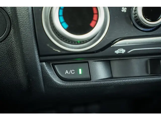 Honda Jazz 1.3i VTEC COMFORT 2018 Benzine 18