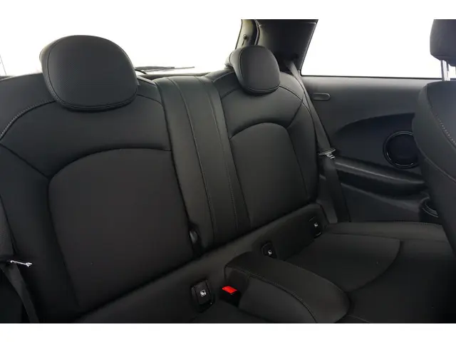 MINI 5-Deurs Cooper Classic 2021 Benzine 10
