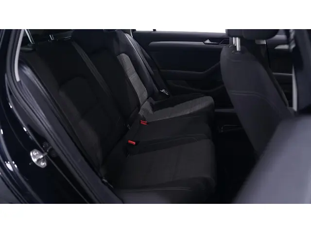 Volkswagen Passat Variant 1.5 TSI Business 2022 Benzine 45