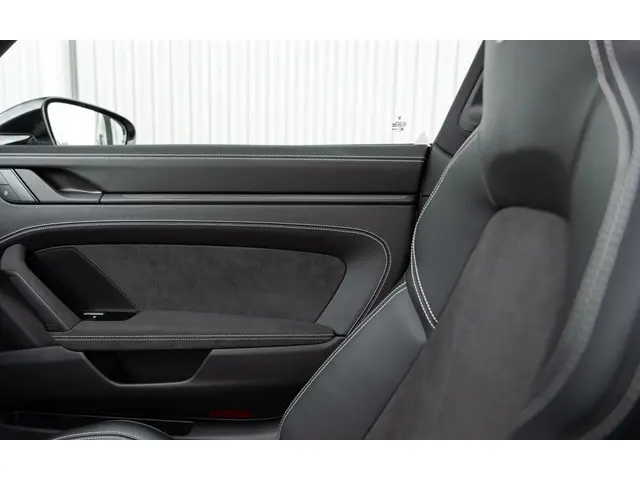 Porsche 911 3.0 Carrera GTS 2022 Benzine 47