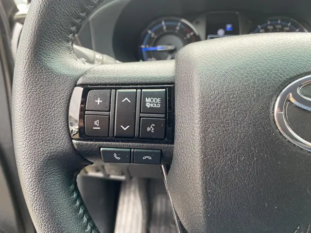 Toyota Hilux 2.8 D-4D Double Cab Invincible 2024 Diesel 34