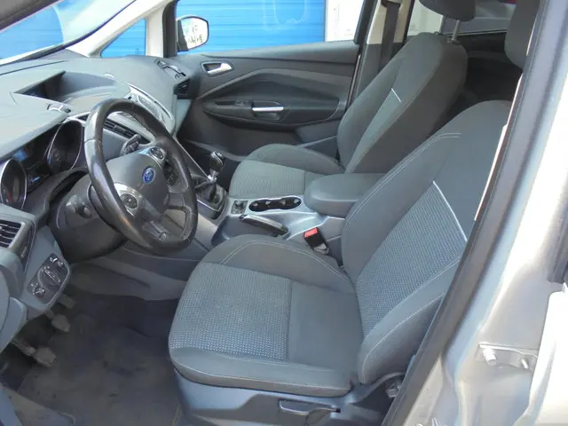 Ford C-MAX 1.0 Titanium APK TREKHAAK 2013 Benzine 18