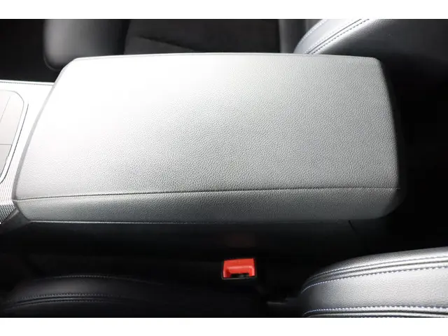 BMW 3 Serie 330i High Executive 2020 Benzine 63