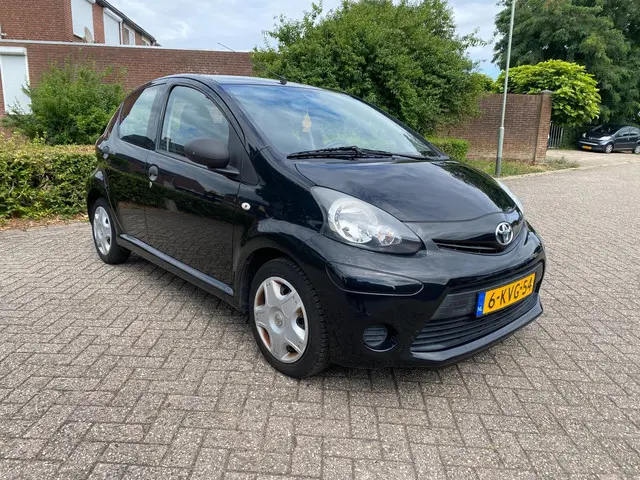 Toyota Aygo 1.0 VVT-i Now 2013 Benzine