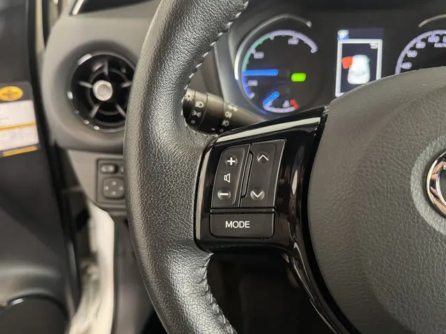 Toyota Yaris 1.5 Hybrid Bi-Tone 2018 Hybride Benzine 12