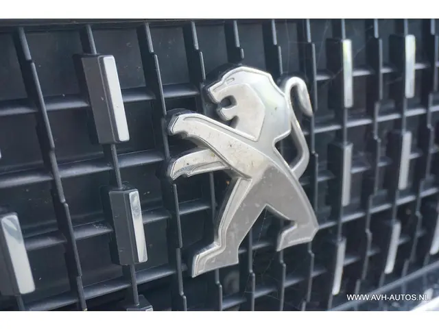 Peugeot 2008 1.2 PureTech GT-line 2017 Benzine 9