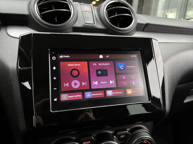 Suzuki Swift 1.2 Style Smart Hybrid 2022 Benzine 10