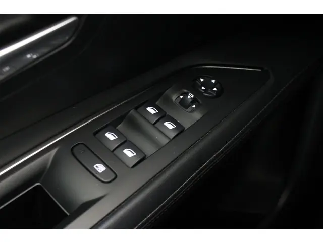 Peugeot 3008 1.2 PureTech Allure 2019 Benzine 19