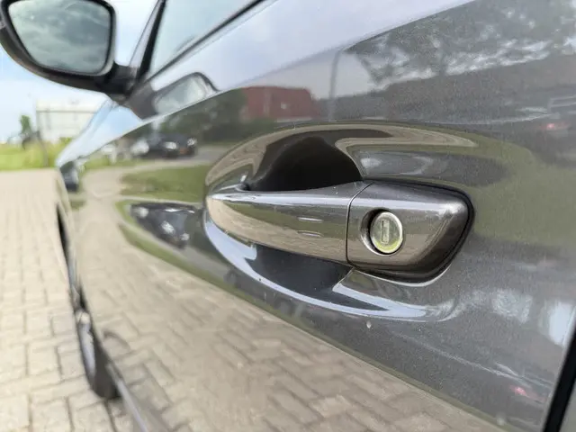 Peugeot 208 1.2 PureTech 100 Allure 2024 Benzine 15