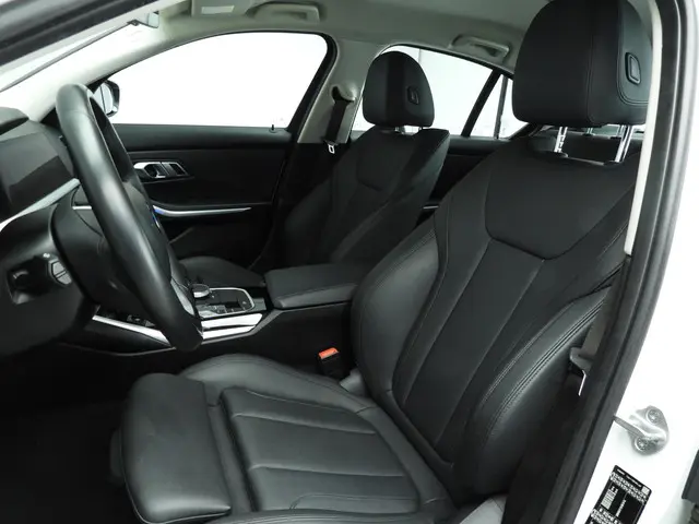 BMW 3 Serie Sedan 320i 2019 Benzine 7