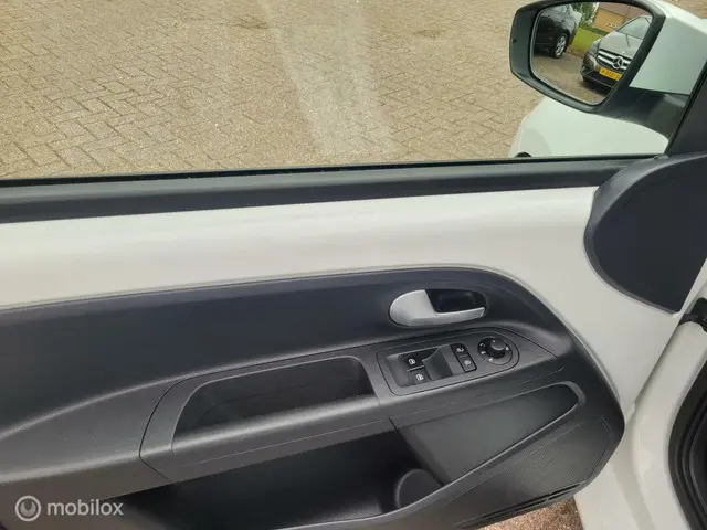 Volkswagen up! 1.0 BMT high up! clima,lm. 2019 Benzine 8