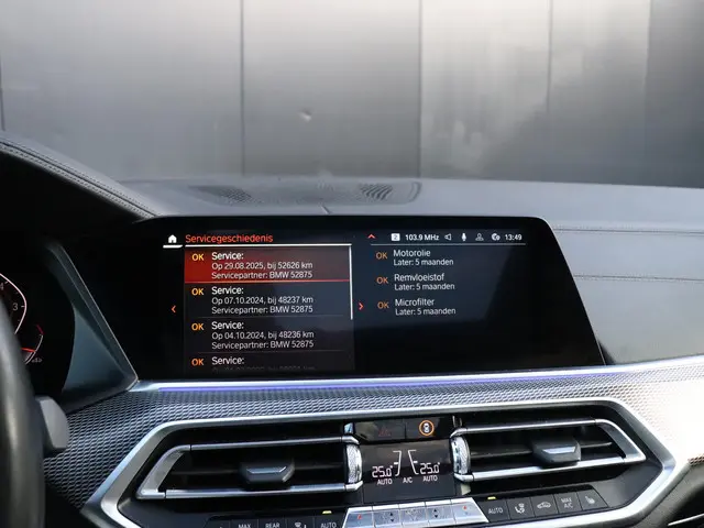 BMW X5 xDrive40i High Executive 2020 Benzine 35