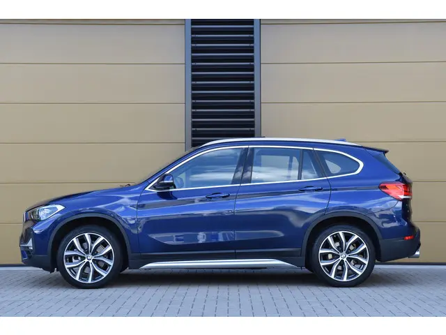 BMW X1 sDrive20i VDL Nedcar Edition 2020 Benzine 2