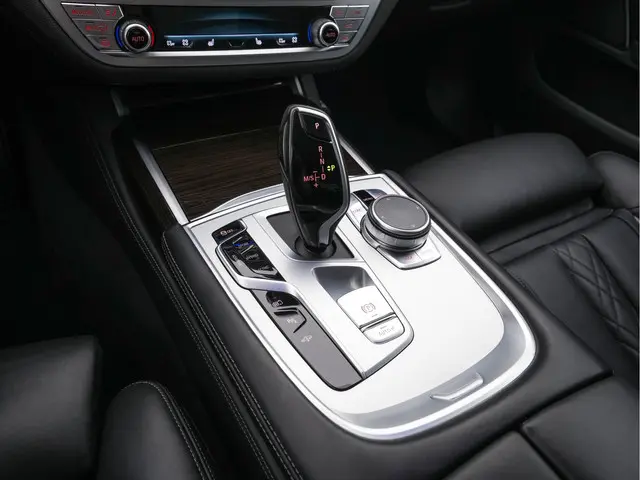 BMW 7 Serie 745e High Executive 2022 Hybride Benzine 12