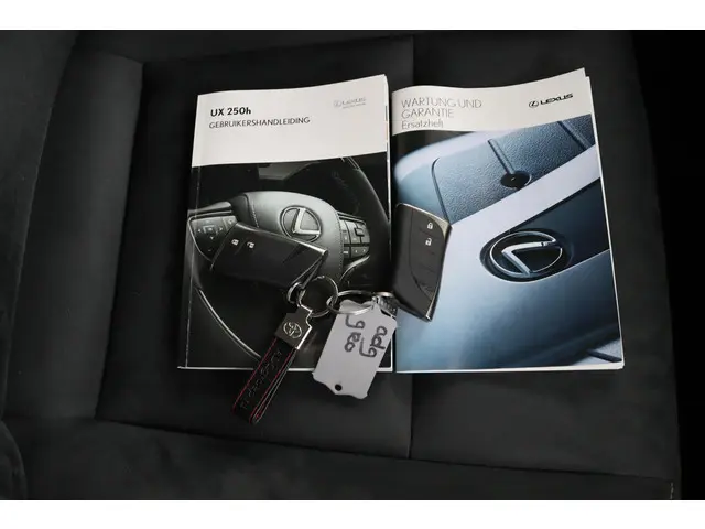 Lexus UX 250h Preference Line 2021 Hybride Benzine 27