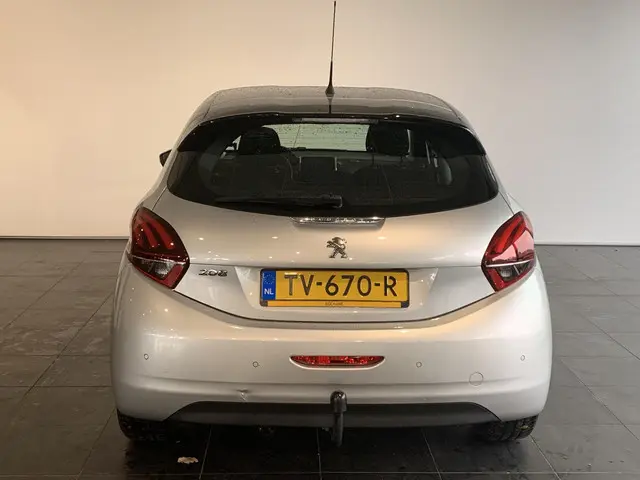 Peugeot 208 1.2 PureTech Signature 2018 Benzine 17