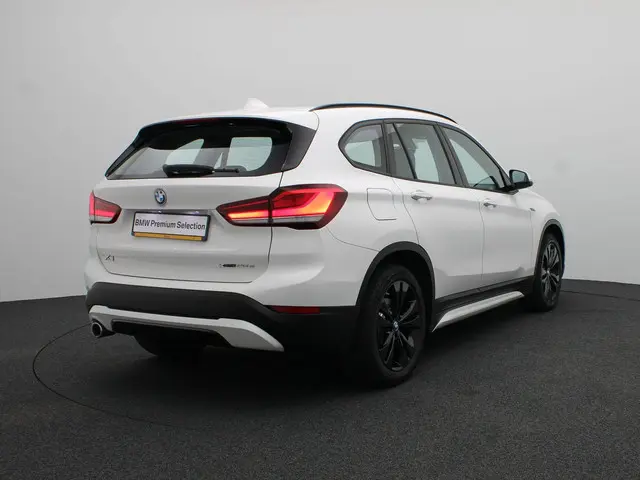 BMW X1 xDrive25e 2022 Hybride Benzine 2