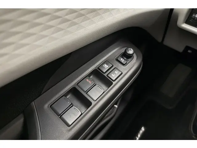 Suzuki Swift 1.2 Style Smart Hybrid 2025 Benzine 18