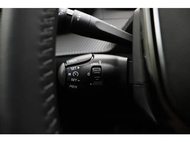 Peugeot 208 1.2 PureTech 100 Allure 2024 Benzine 25