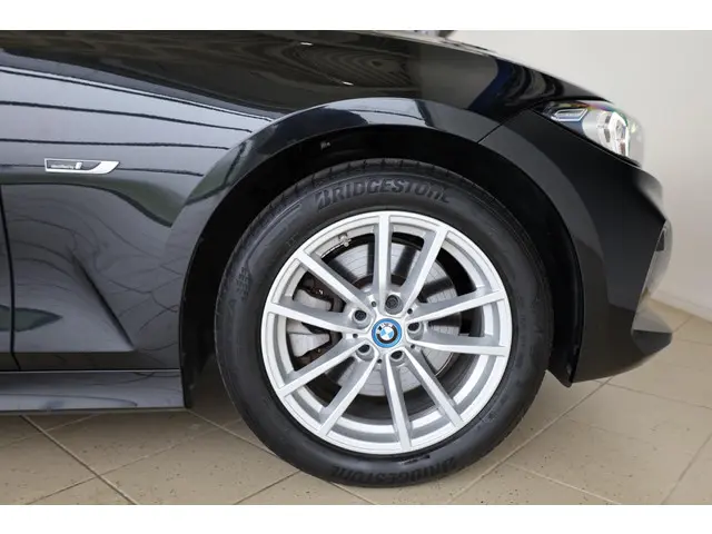 BMW 3 Serie Touring 320e 2023 Hybride Benzine 6