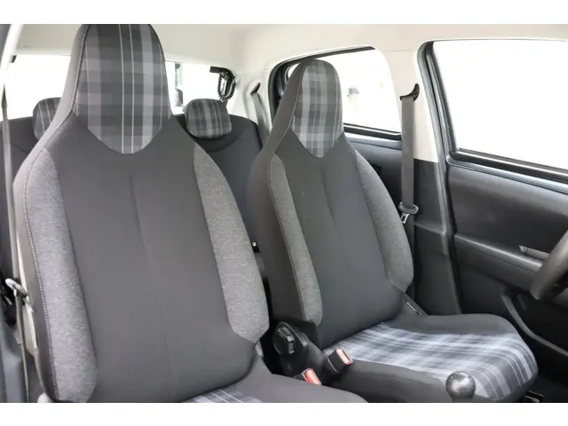 Peugeot 108 1.0 e-VTi Active 2018 Benzine 10
