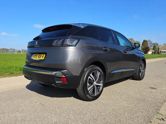 Peugeot 3008 1.2 PureTech Active 2022 Benzine 6