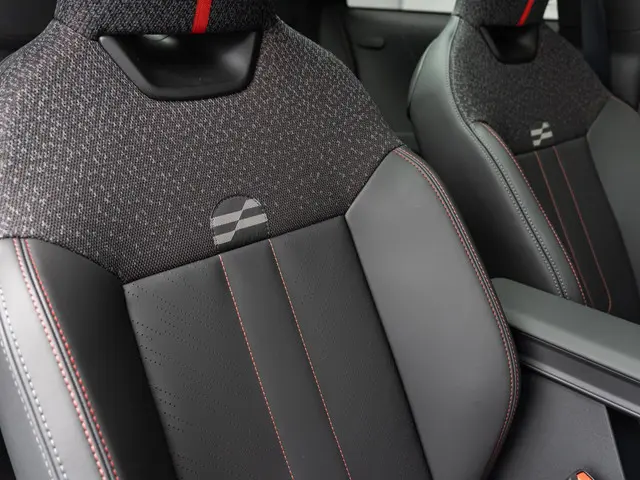 MINI 3-Deurs John Cooper Works 2025 Benzine 13